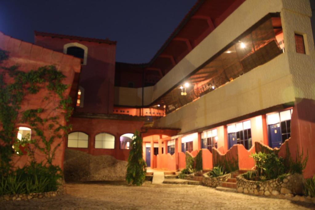 Hotel La Hasienda Kupang  Exterior foto